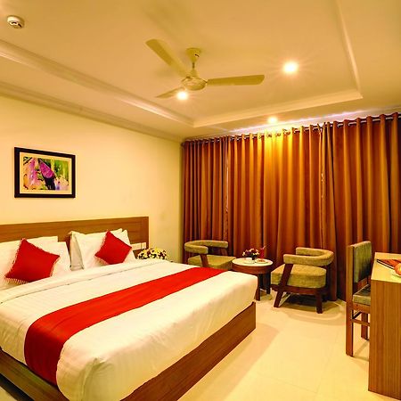 Hotel Floral Park 戈德亚姆 外观 照片